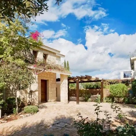 Cyprus Villa Minutes From The Beach, Paphos Villa 1190