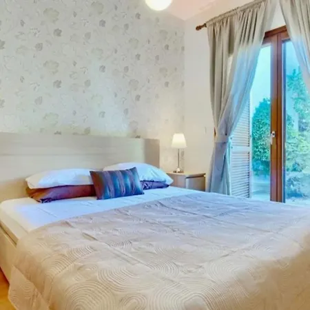 Willa Cyprus Villa Minutes From The Beach, Paphos Villa 1190